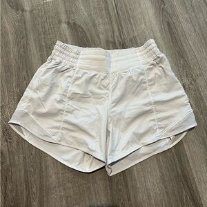 Lululemon Hotty Hot high rise shorts sz 6